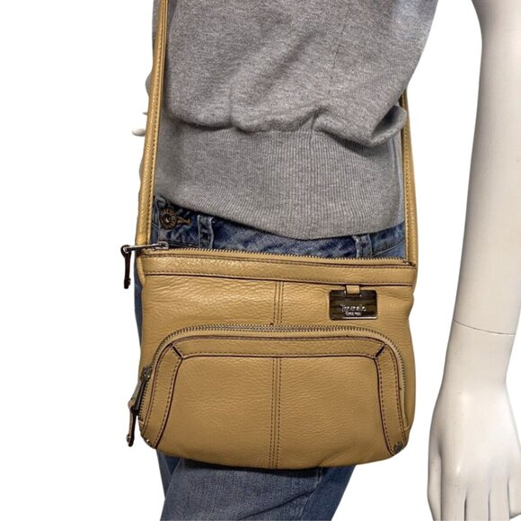 Tingnanello Mustard Yellow Leather Crossbody bag with Keyring - Picture 12 of 12